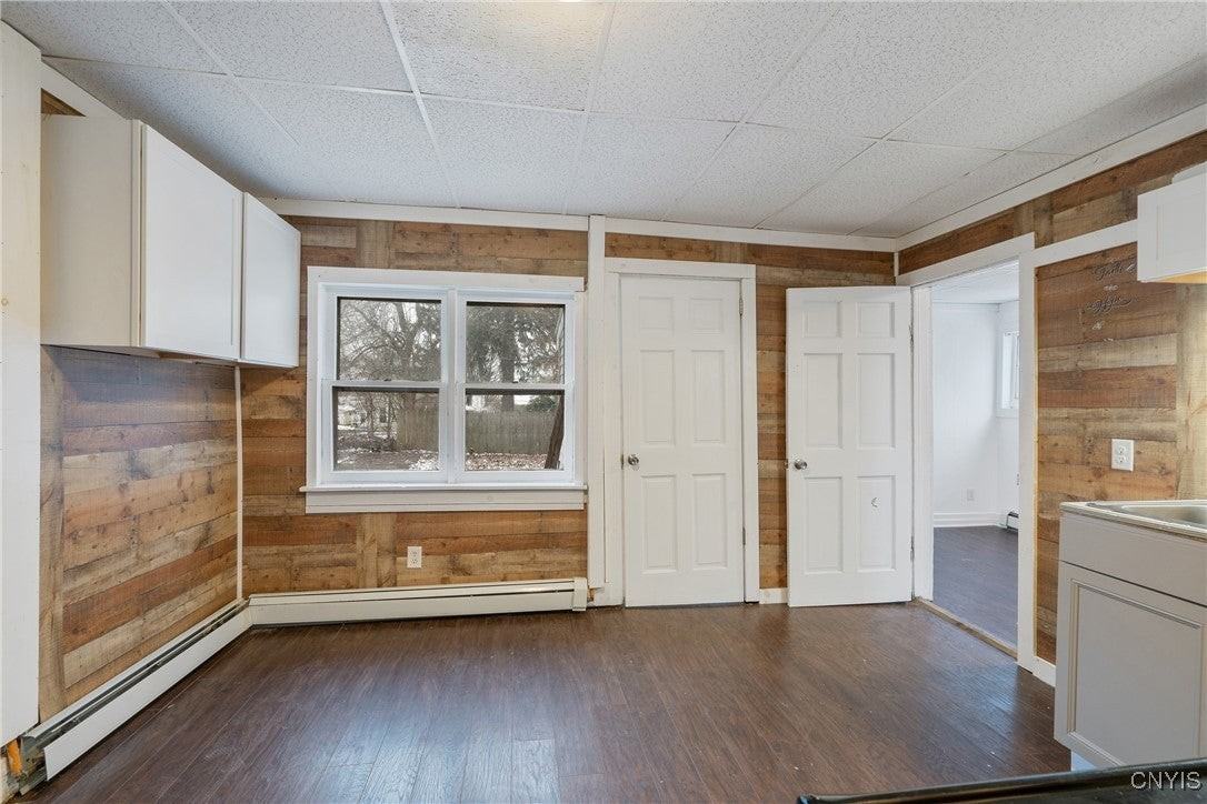 262 W 4th St S - Photo 2 of 15