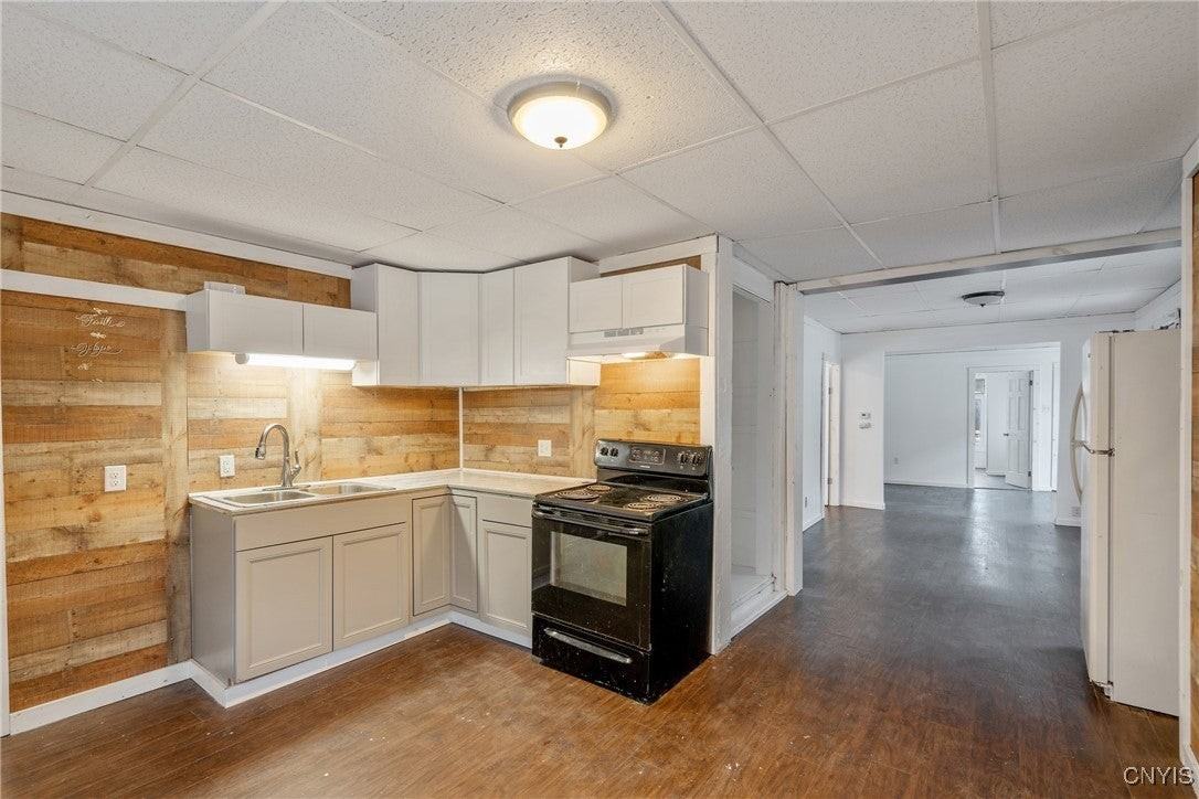 262 W 4th St S - Photo 3 of 15