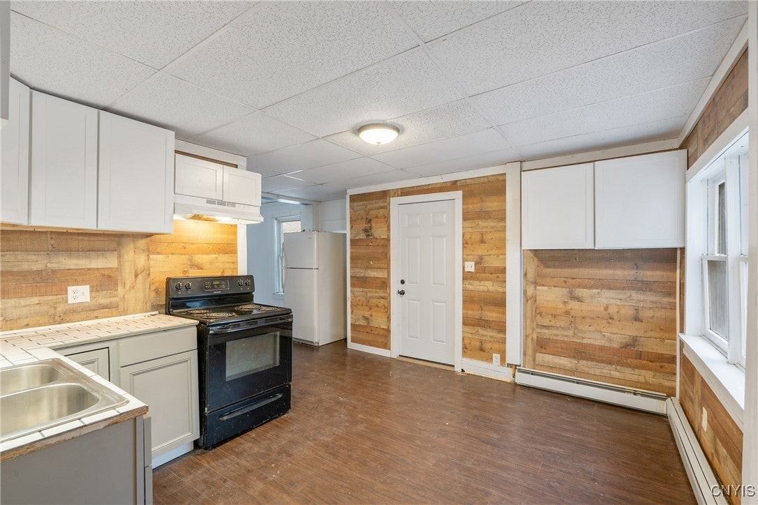 262 W 4th St S - Photo 4 of 15