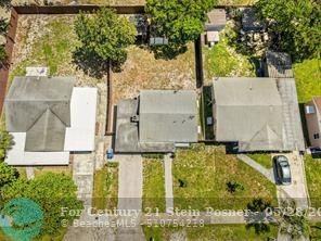 530 Ne 35th St - Photo 3 of 25