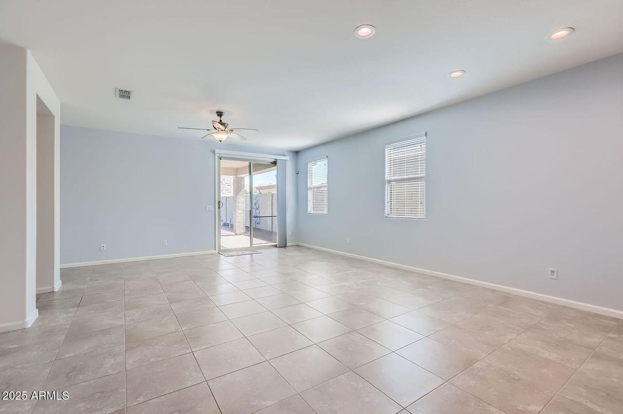 7614 W Fetlock Trl - Photo 4 of 26