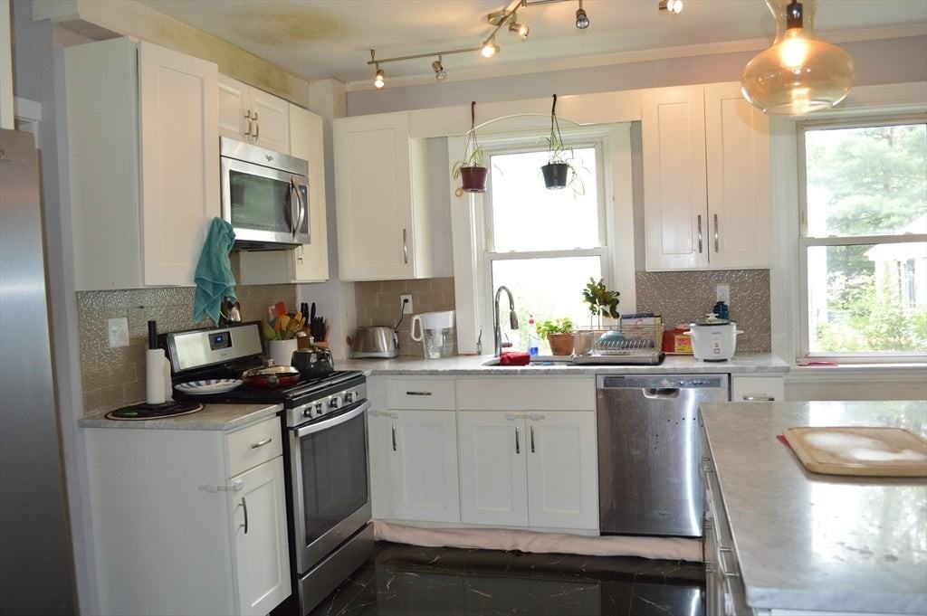 35 Oliver St - Photo 4 of 20