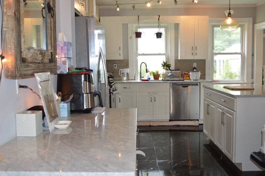 35 Oliver St - Photo 6 of 20