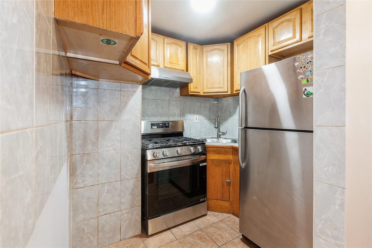 430 Gates Ave ##1 - Photo 5 of 14