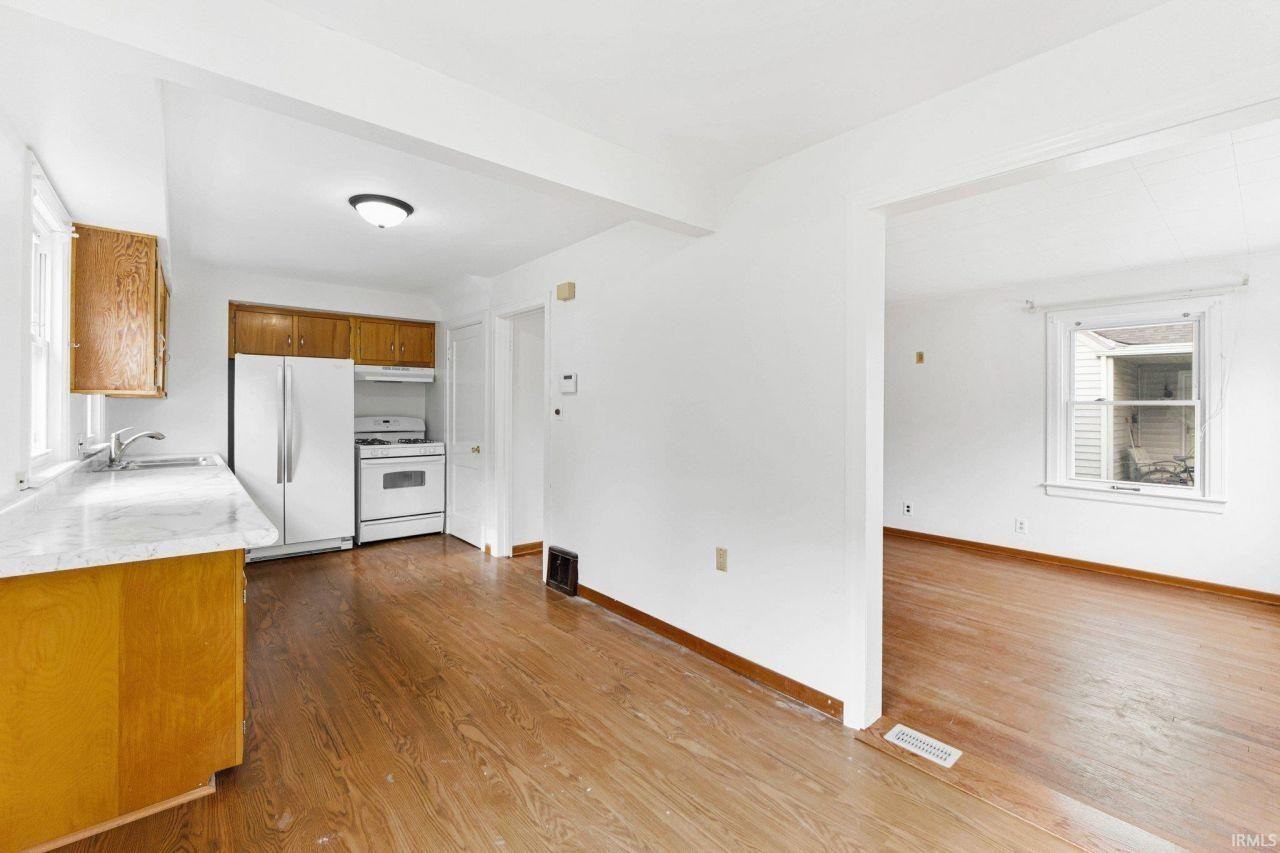 470 Charlotte Ave - Photo 4 of 36