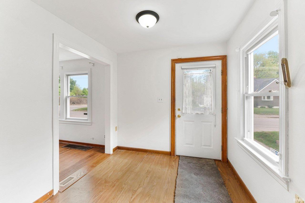 470 Charlotte Ave - Photo 5 of 36