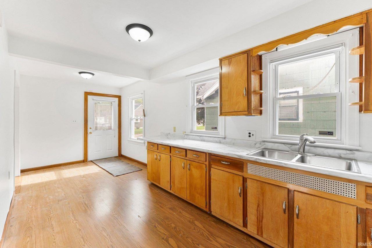 470 Charlotte Ave - Photo 7 of 36