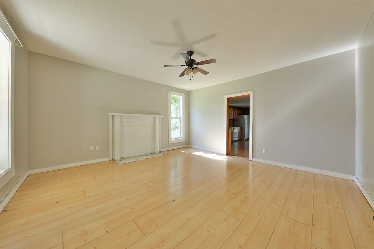212 Church St - Photo 3 of 11