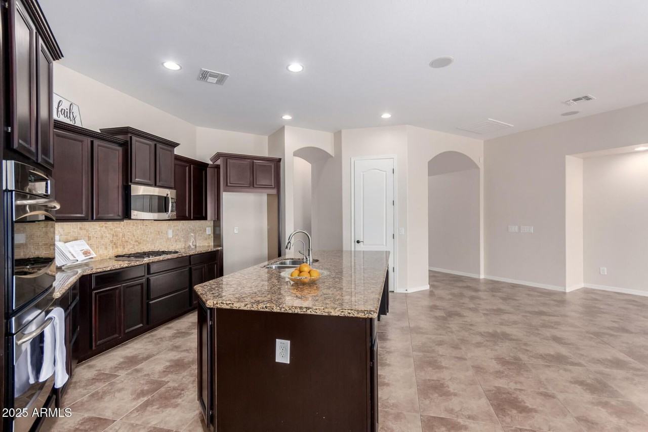 4102 E Crescent Way - Photo 3 of 50