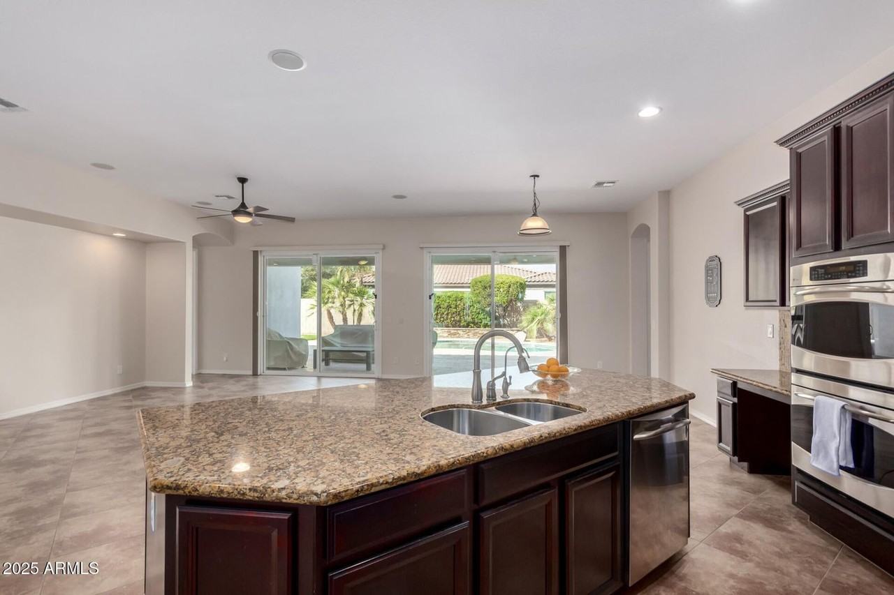 4102 E Crescent Way - Photo 5 of 50