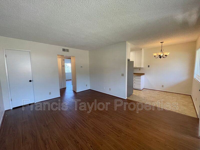 355 Idaho Ave #7 - Photo 4 of 12