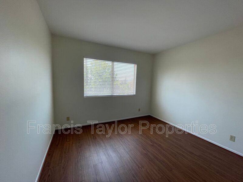 355 Idaho Ave #7 - Photo 7 of 12