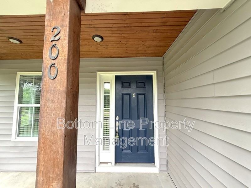 200 Alexander St - Photo 2 of 21