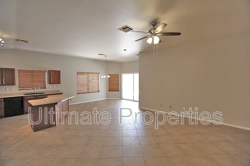 15710 N 34th St - Photo 2 of 20