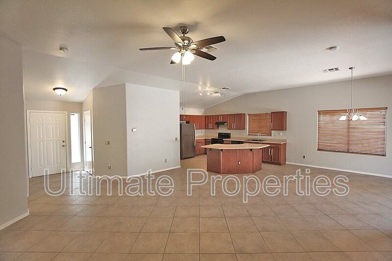 15710 N 34th St - Photo 4 of 20