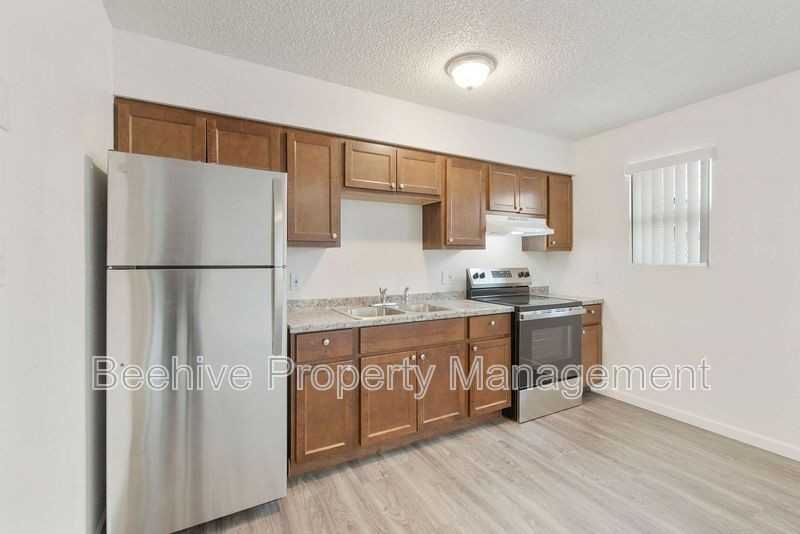1324 E Taylor St #4 - Photo 7 of 17