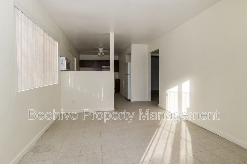 1040 N 28th St #8 - Photo 3 of 15