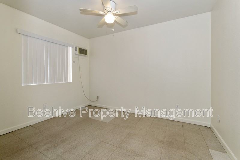 1040 N 28th St #8 - Photo 6 of 15