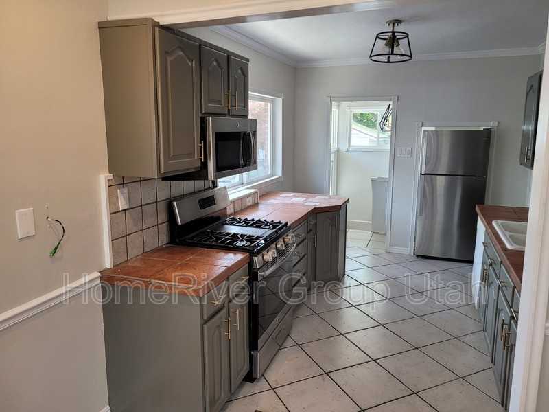 632 E Wilson Ave - Photo 2 of 24
