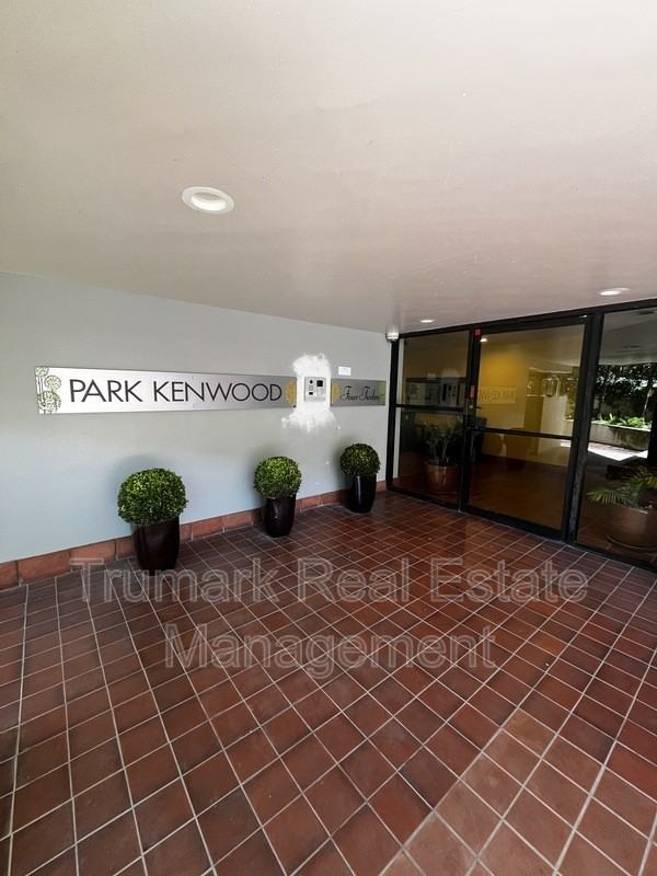 412 N Kenwood St #304 - Photo 2 of 24