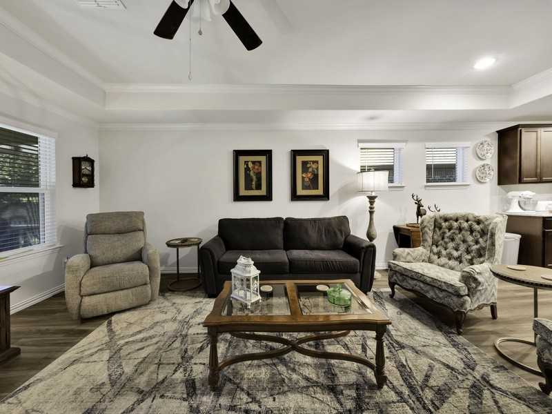 1264 Revolution Dr - Photo 4 of 21