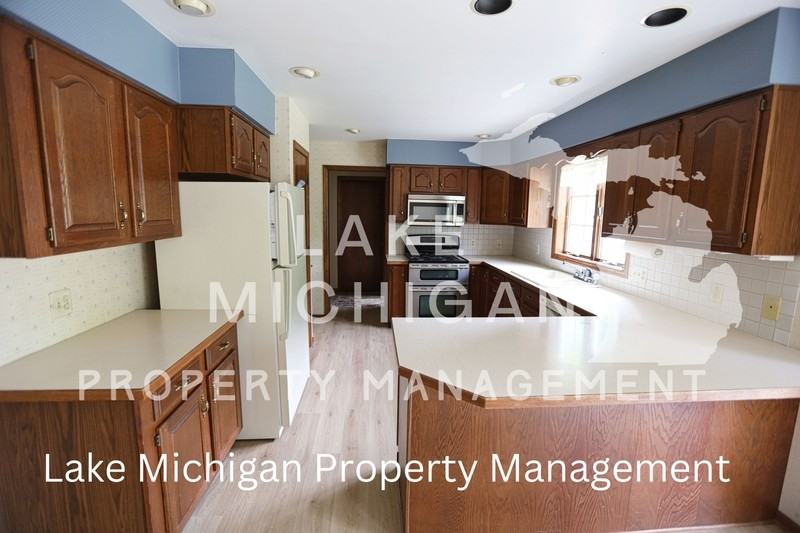 4773 64th St Sw - Photo 2 of 18