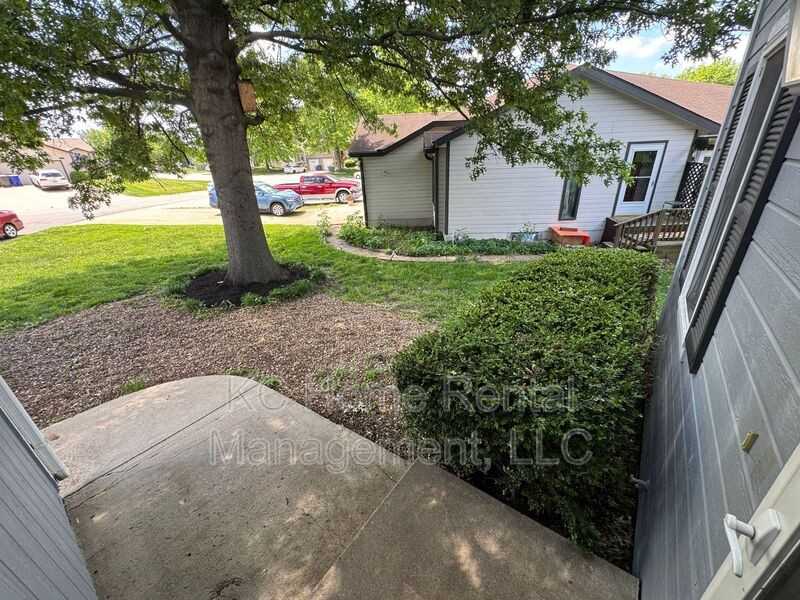 1384 N Ridge Pkwy - Photo 3 of 41