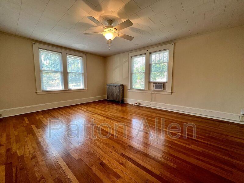 19 Saluda St #4 - Photo 3 of 22