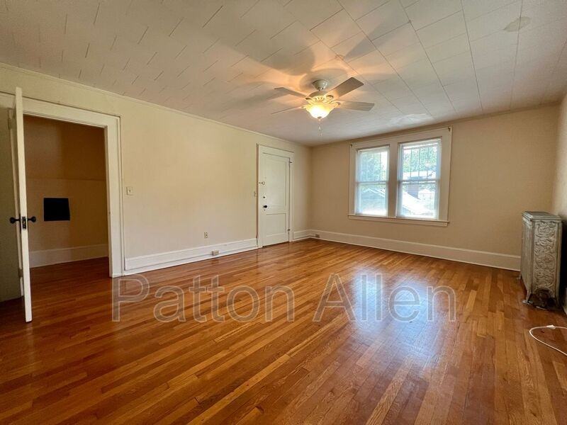 19 Saluda St #4 - Photo 4 of 22