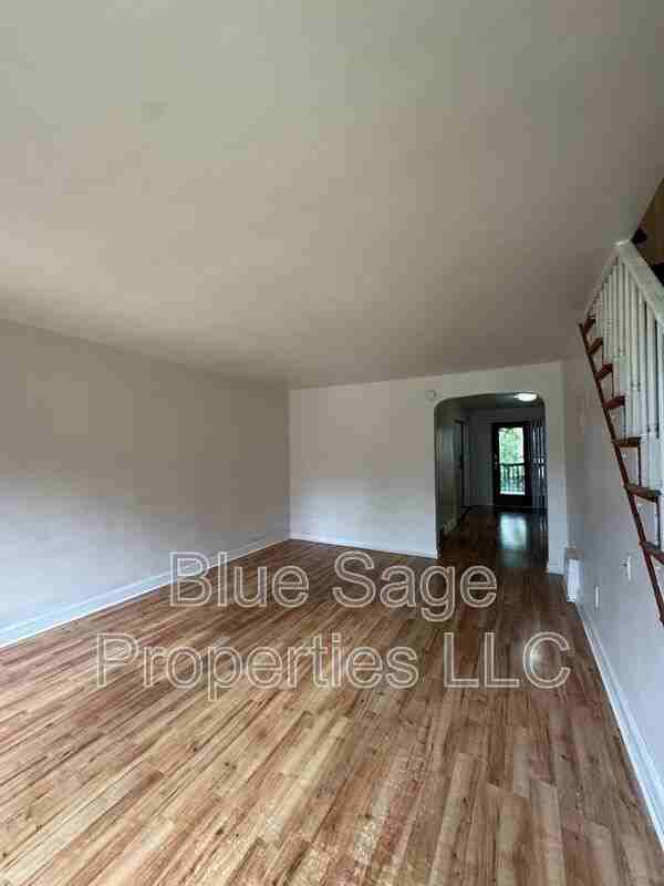 1017 Windsor Rd - Photo 3 of 28