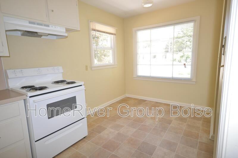 207 S Beach St - Photo 3 of 14