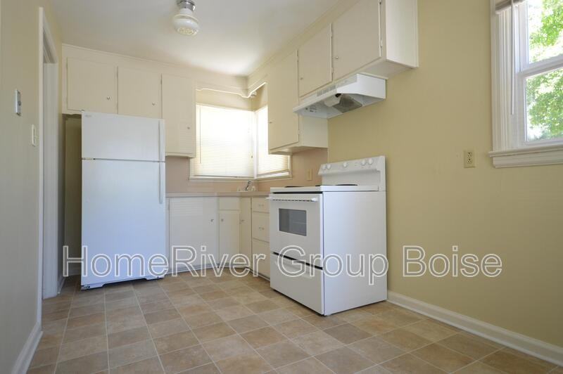 207 S Beach St - Photo 2 of 14