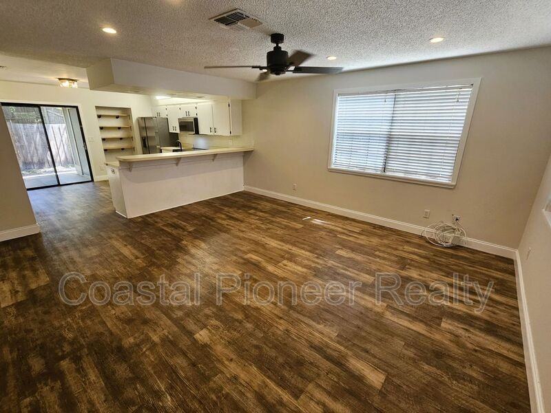 1003 Willow Pond Dr - Photo 4 of 26