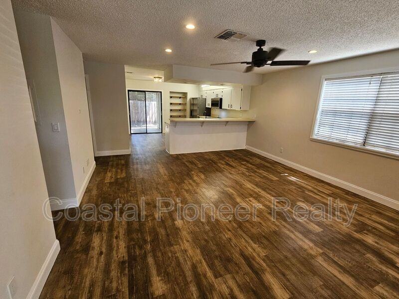 1003 Willow Pond Dr - Photo 5 of 26