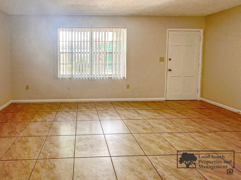 2628 S Palmeden Dr - Photo 2 of 14