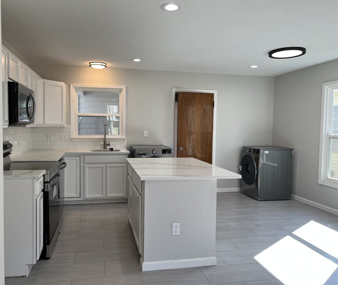 1918 Mountain Lake Rd #A - Photo 2 of 4