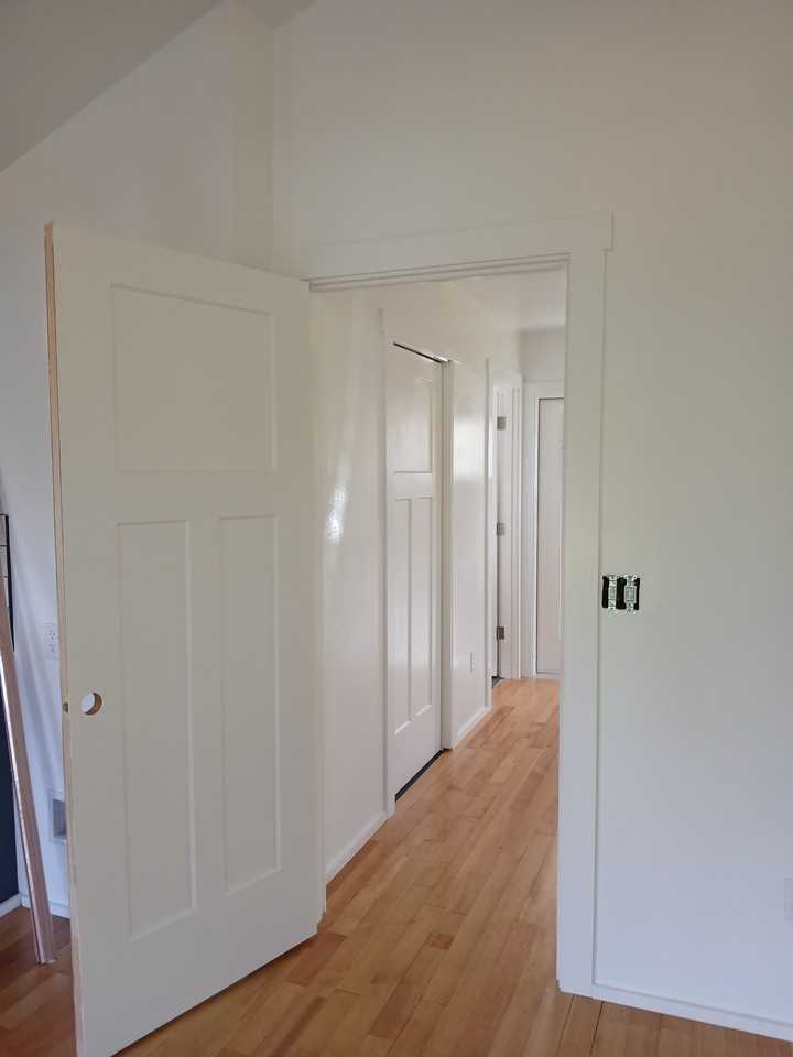 302 Ne Oak St #302ADU - Photo 2 of 5