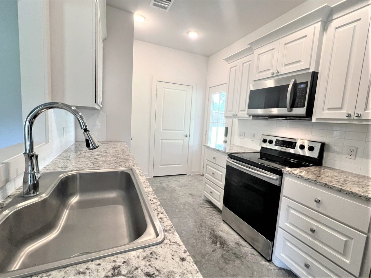 7677 River Ridge Dr - Photo 3 of 11
