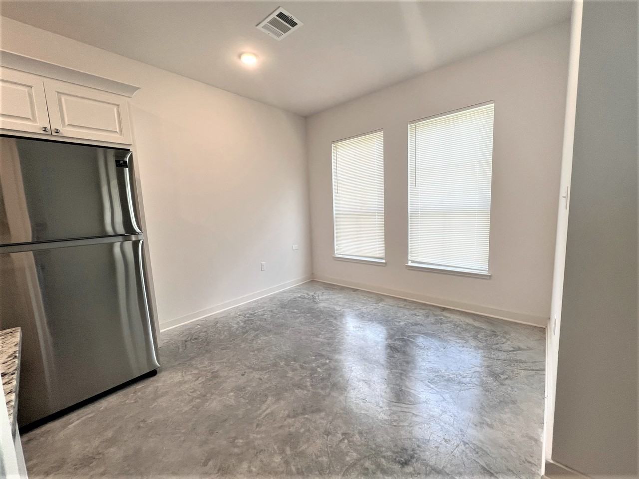 7677 River Ridge Dr - Photo 4 of 11
