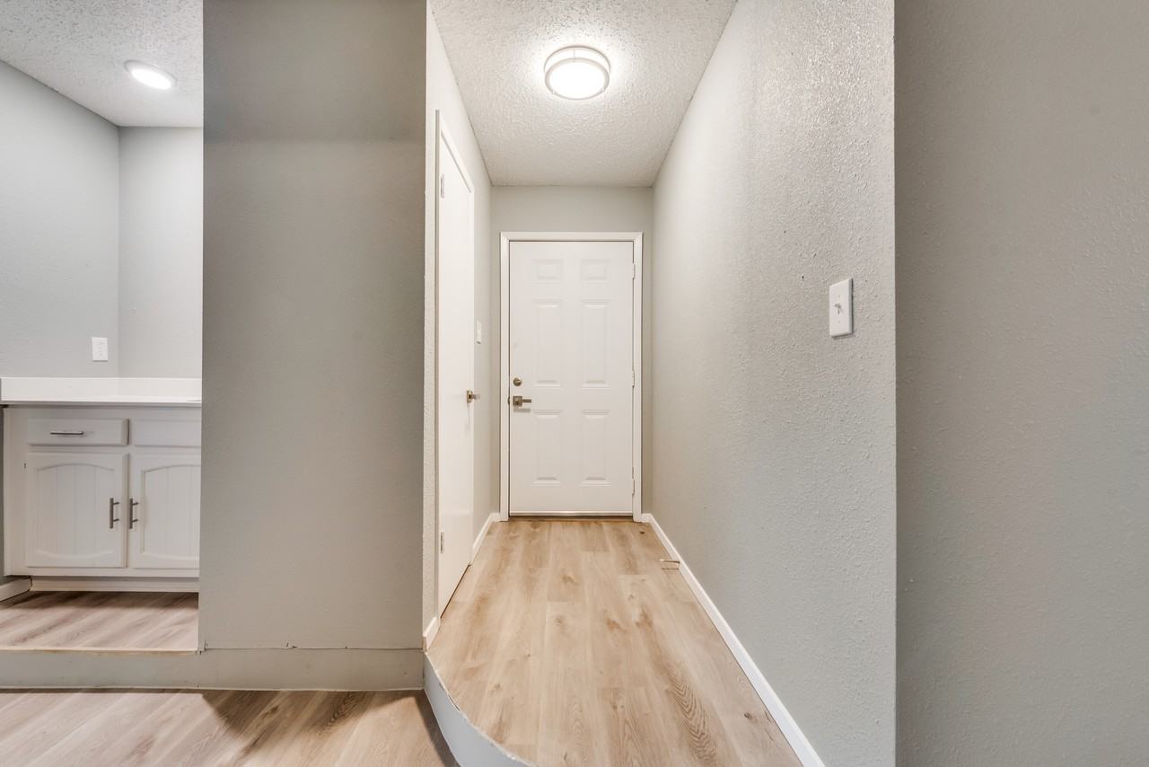 9941 Dickens Dr - Photo 3 of 19
