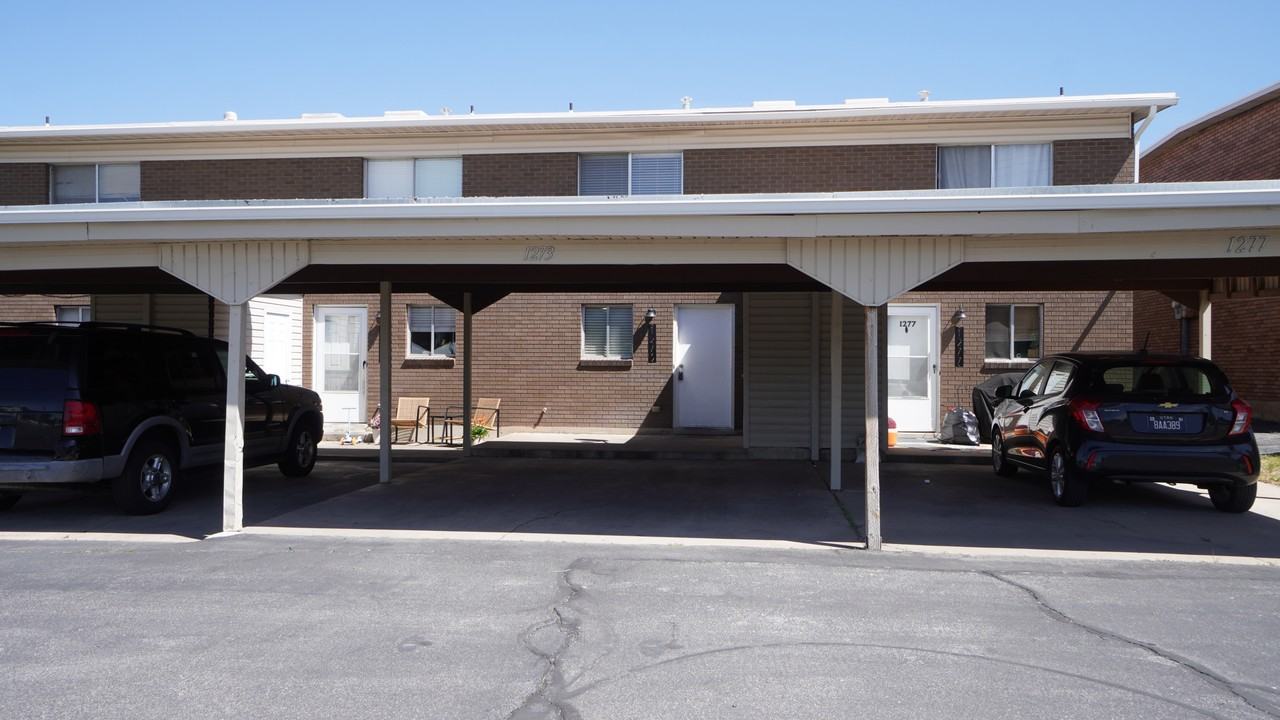 1273 E Gordon Ave - Photo 2 of 17