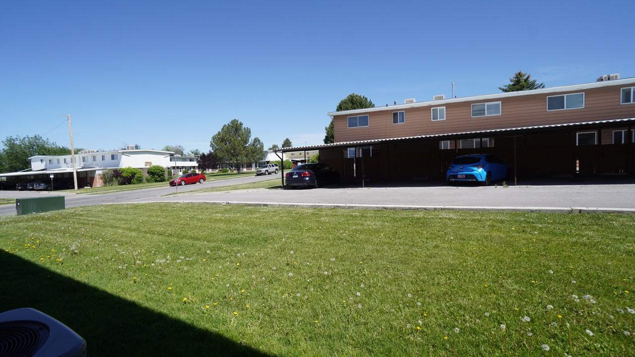1273 E Gordon Ave - Photo 7 of 17