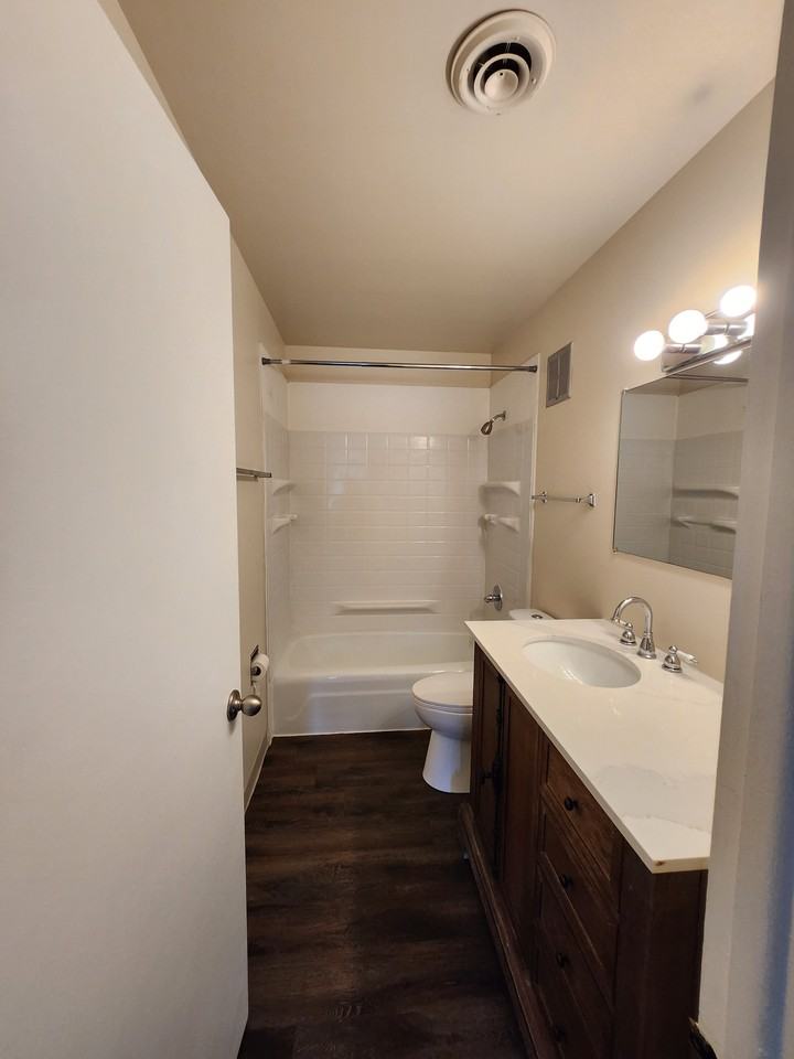 402 Glendale Blvd - Photo 2 of 8