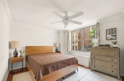 444 E 86th St #4D - Photo 2 of 4