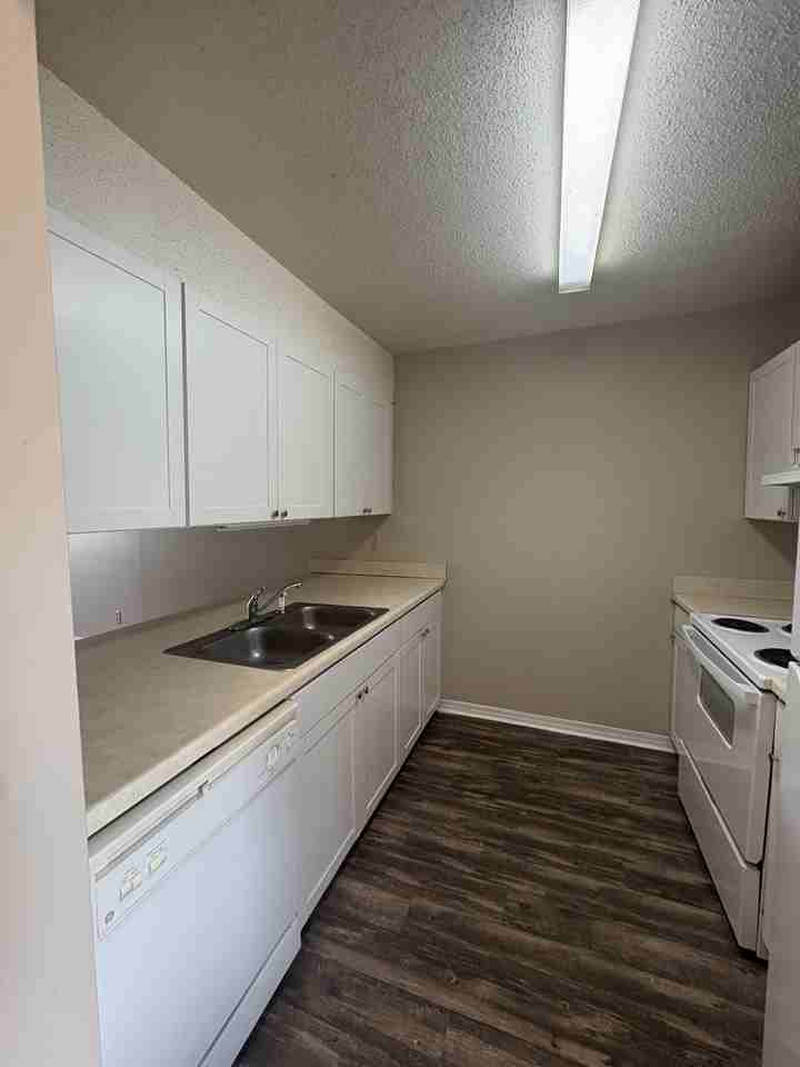 520 Landview Drive - Photo 2 of 10