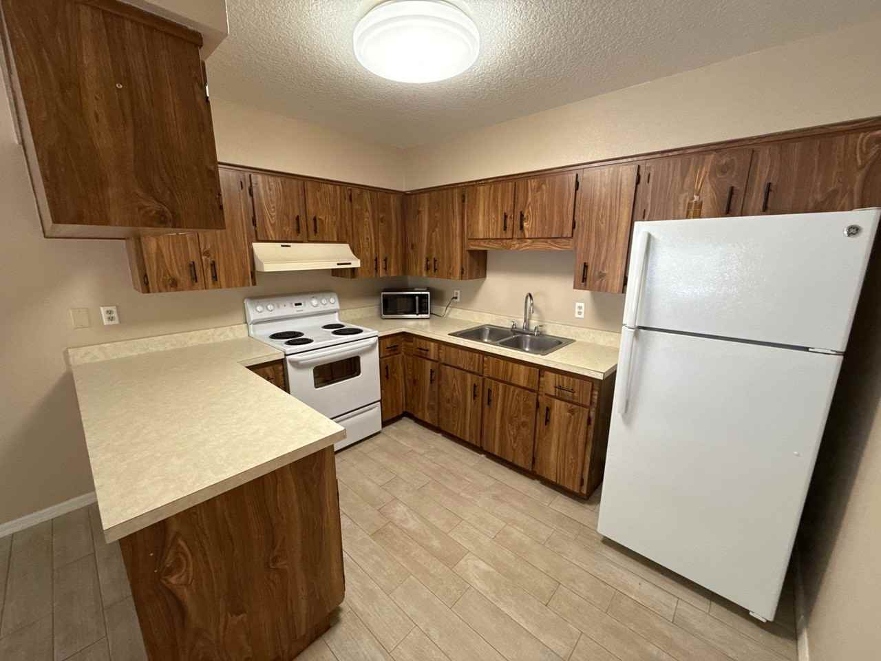 2550 E Constance Ct - Photo 3 of 15