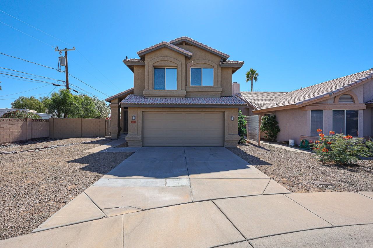 15847 N 32nd Pl - Photo 3 of 38
