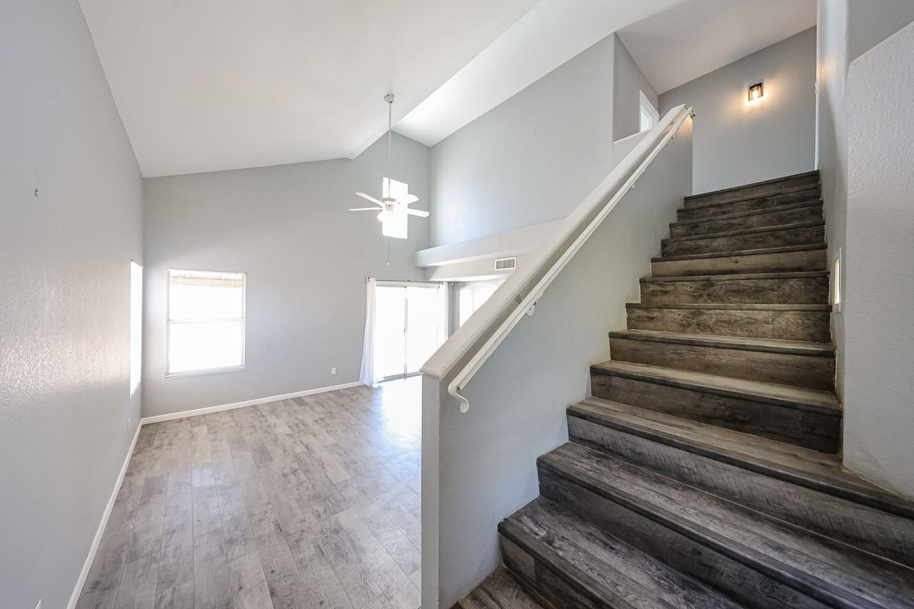 15847 N 32nd Pl - Photo 5 of 38