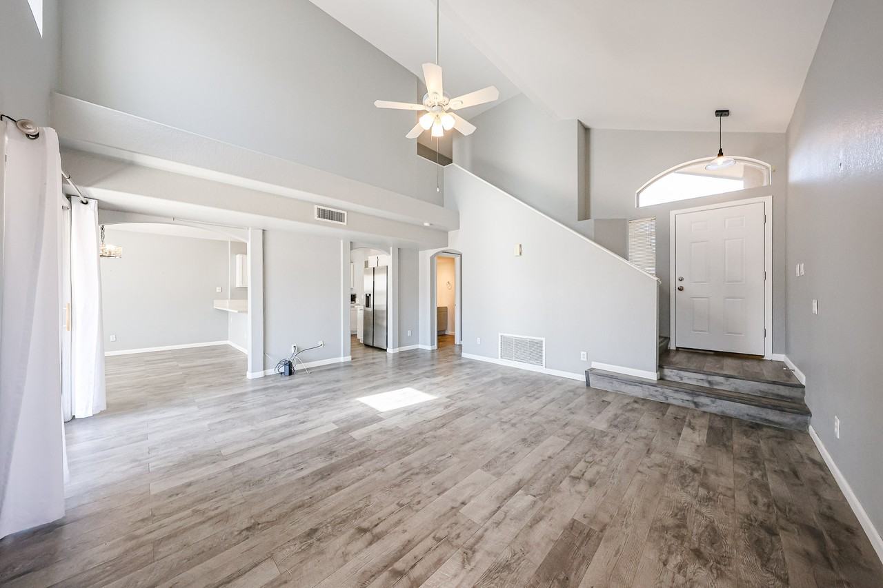 15847 N 32nd Pl - Photo 7 of 38