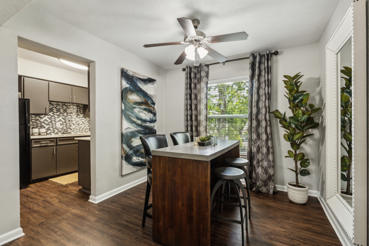 Zeke Apartments - Photo 4 of 18